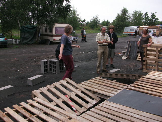 20110626-cabaneCampRroms-012.jpg 