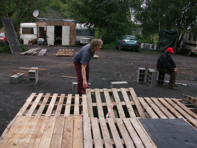 20110626-cabaneCampRroms-014.jpg 