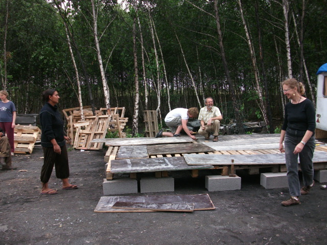 20110626-cabaneCampRroms-018.jpg 