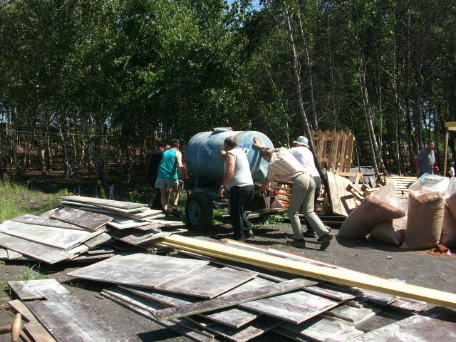 20110626-cabaneCampRroms-242.jpg 