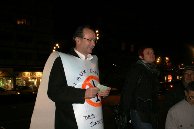 20111125-CercleDeSilenceLens-091.jpg 